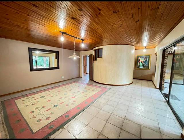 6 BEDROOM HOUSE FOR SALE IN PANORAMA